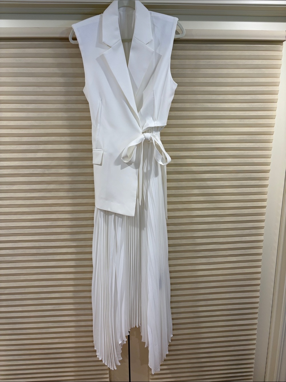 NWOT Simkhai Sleeveless White Pleated Tie-Waist Vest Dress, Size US 6